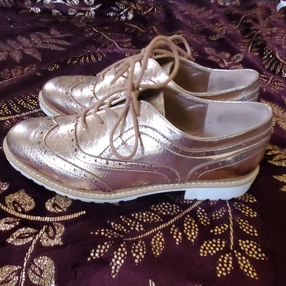 🛎🛎🛎 Gold WingTip Oxfords🛎🛎🛎